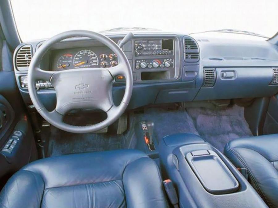  Chevrolet Suburban 1994 года  (фото 21 из 26)